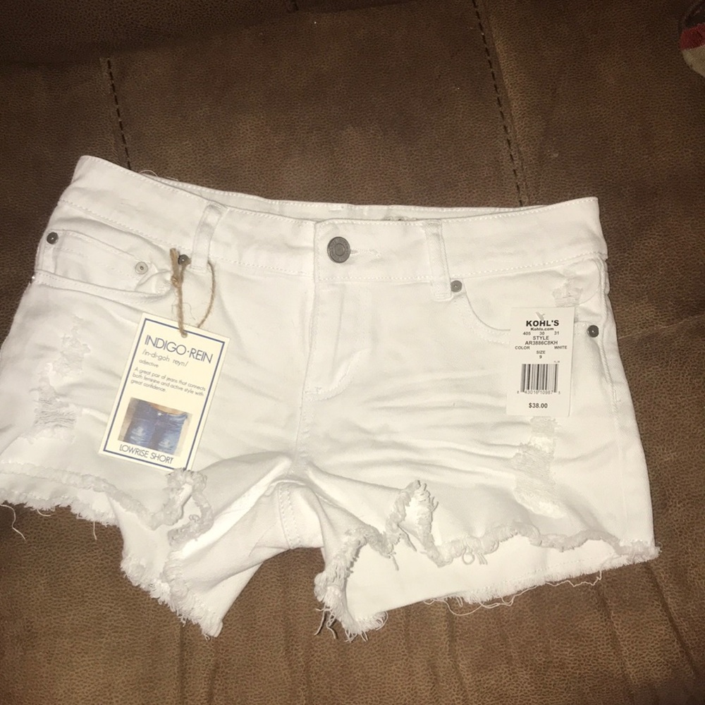Kohl’s white shorts